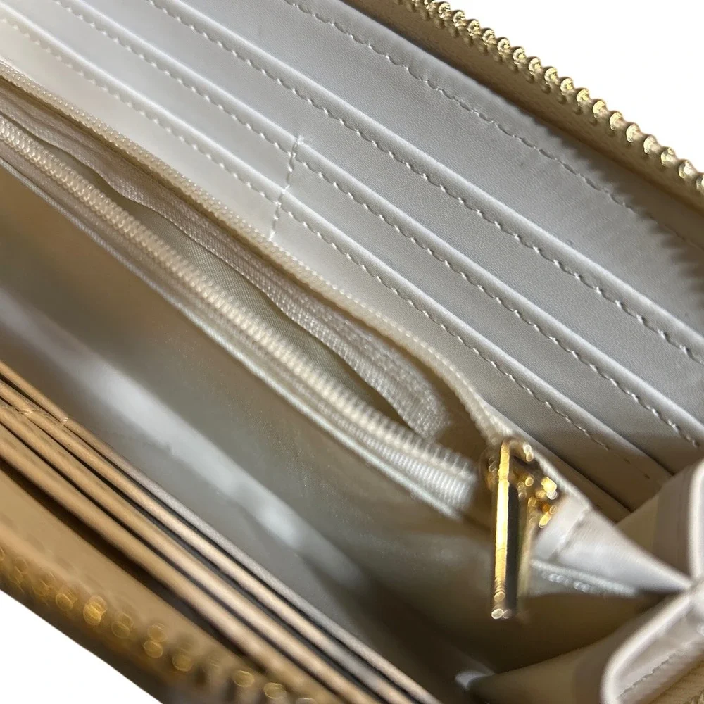 Badgley Mischka‎ New York White Black Stripe Zip Around Clutch Wallet Organizer